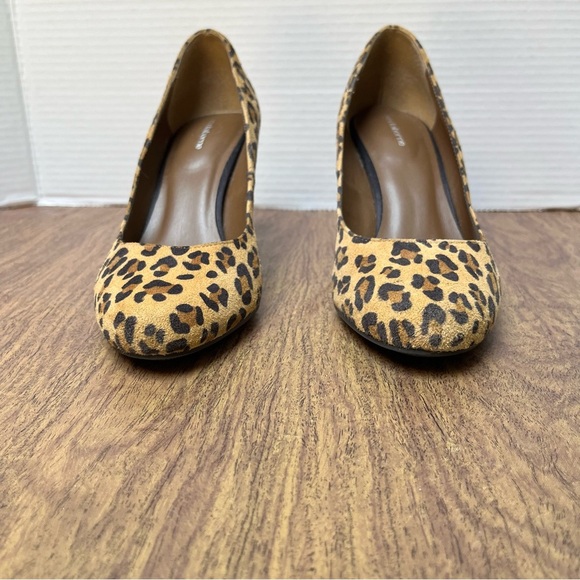 Liz Claiborne Leopard Cheetah Leather Heels Size 7.5 - Picture 5 of 14